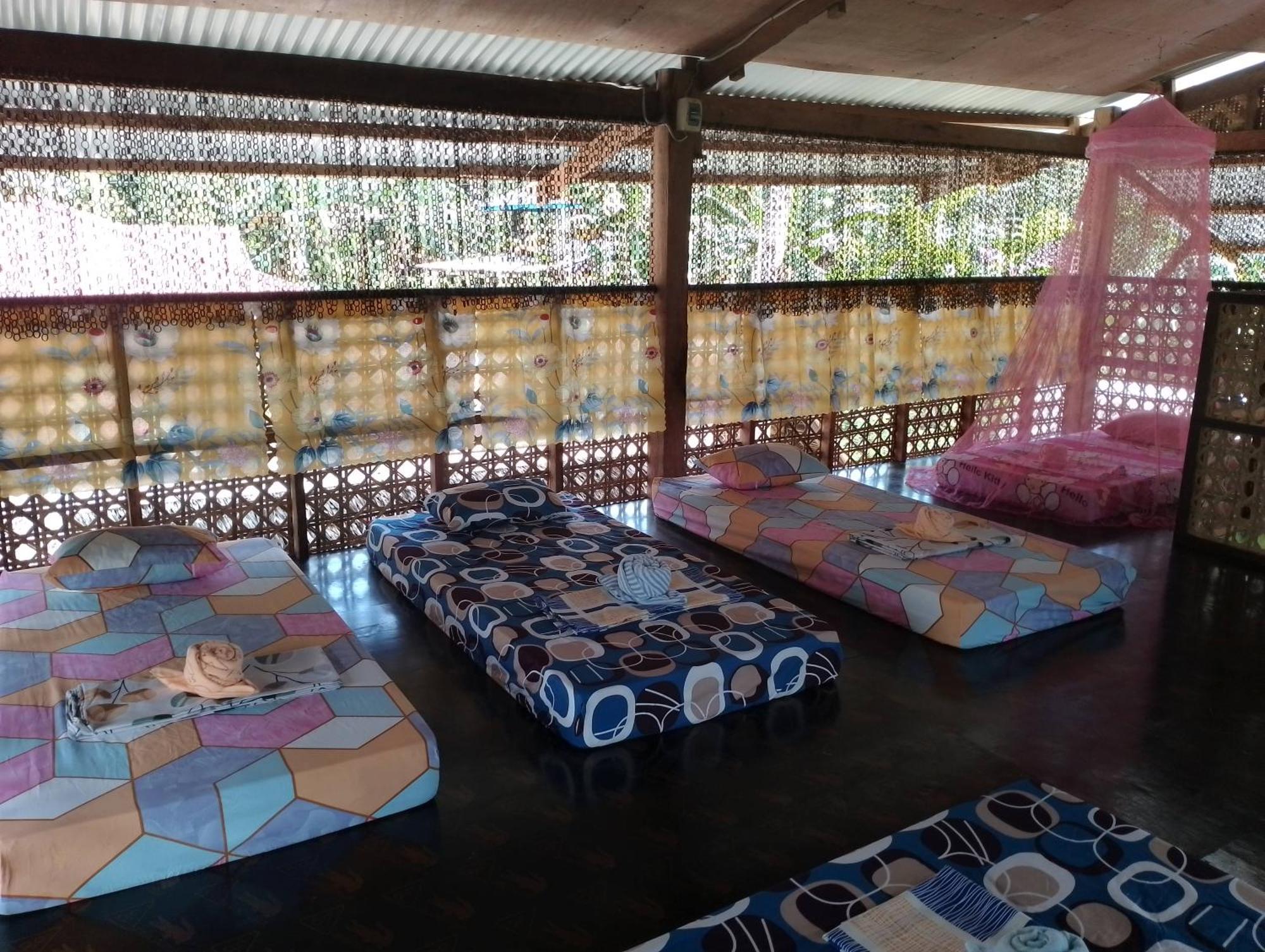 Lhoyjean Garden Hostel Batuan 外观 照片