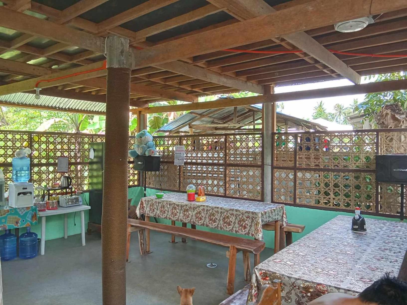 Lhoyjean Garden Hostel Batuan 外观 照片