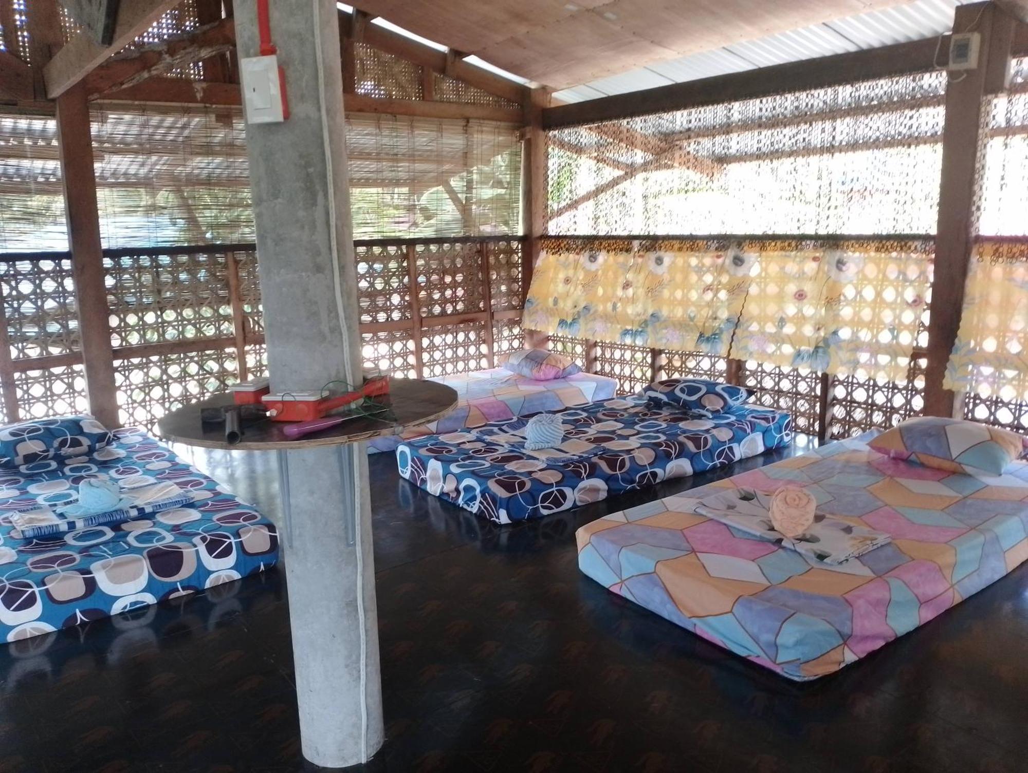 Lhoyjean Garden Hostel Batuan 外观 照片