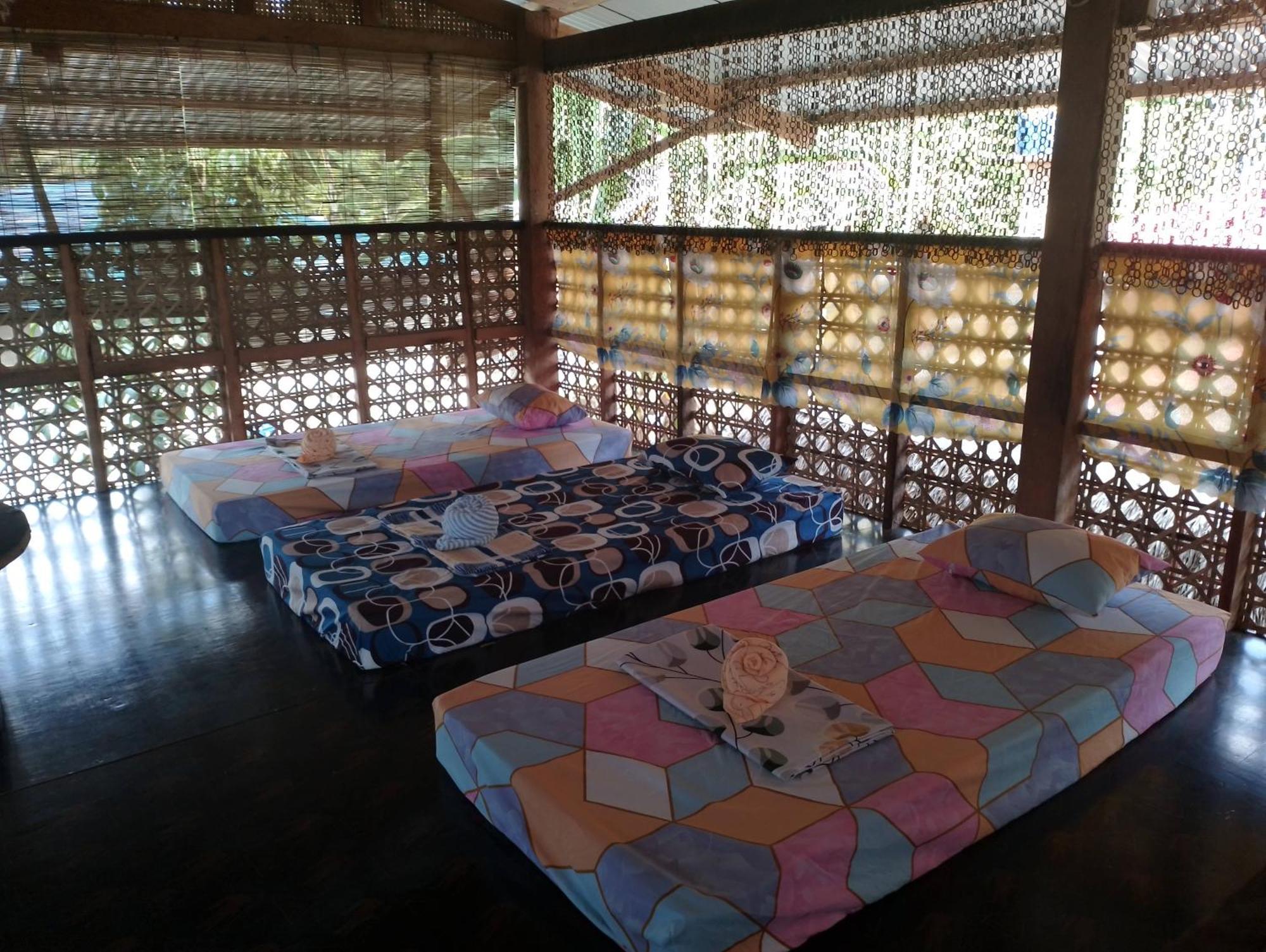 Lhoyjean Garden Hostel Batuan 外观 照片