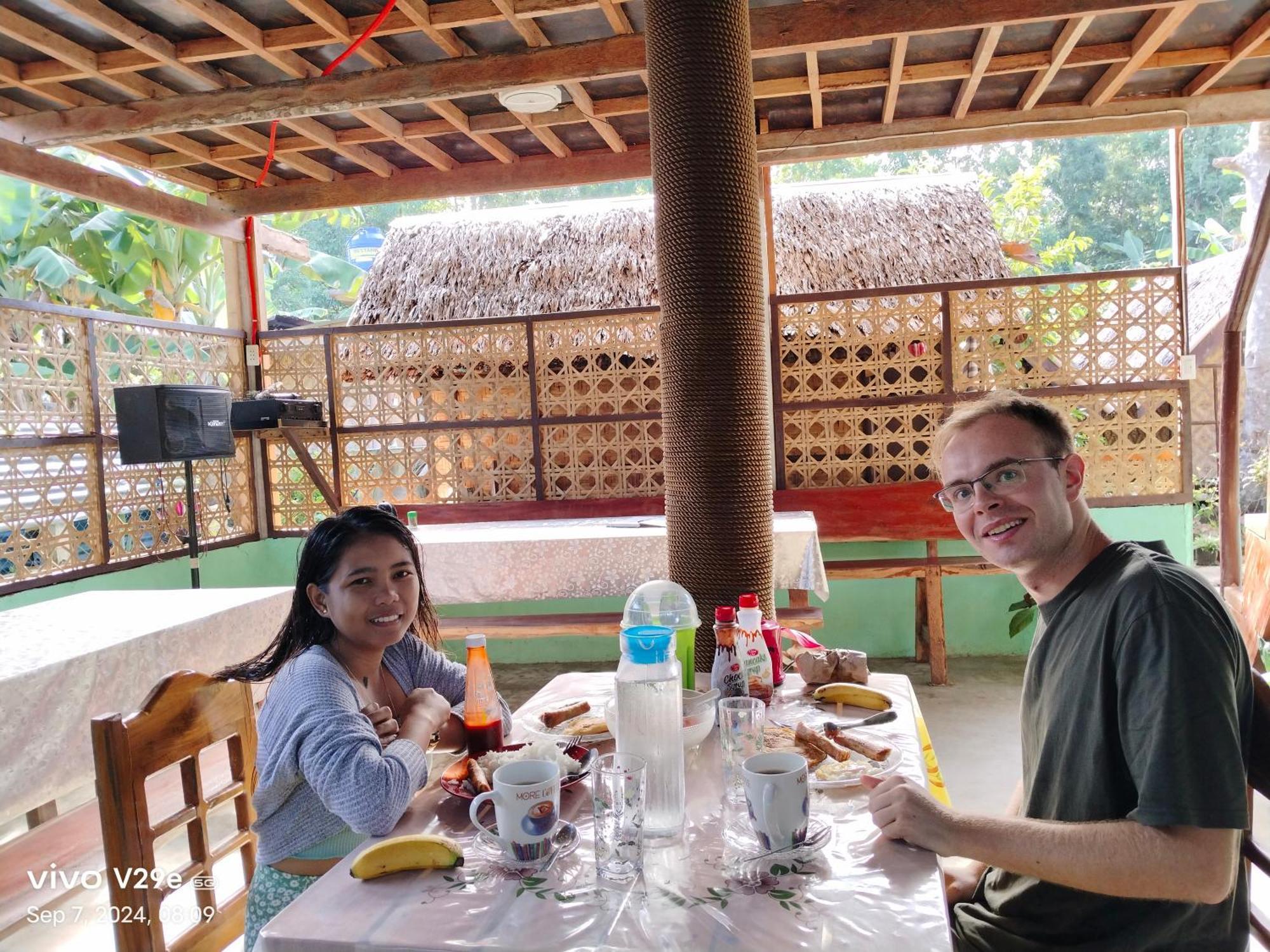 Lhoyjean Garden Hostel Batuan 外观 照片