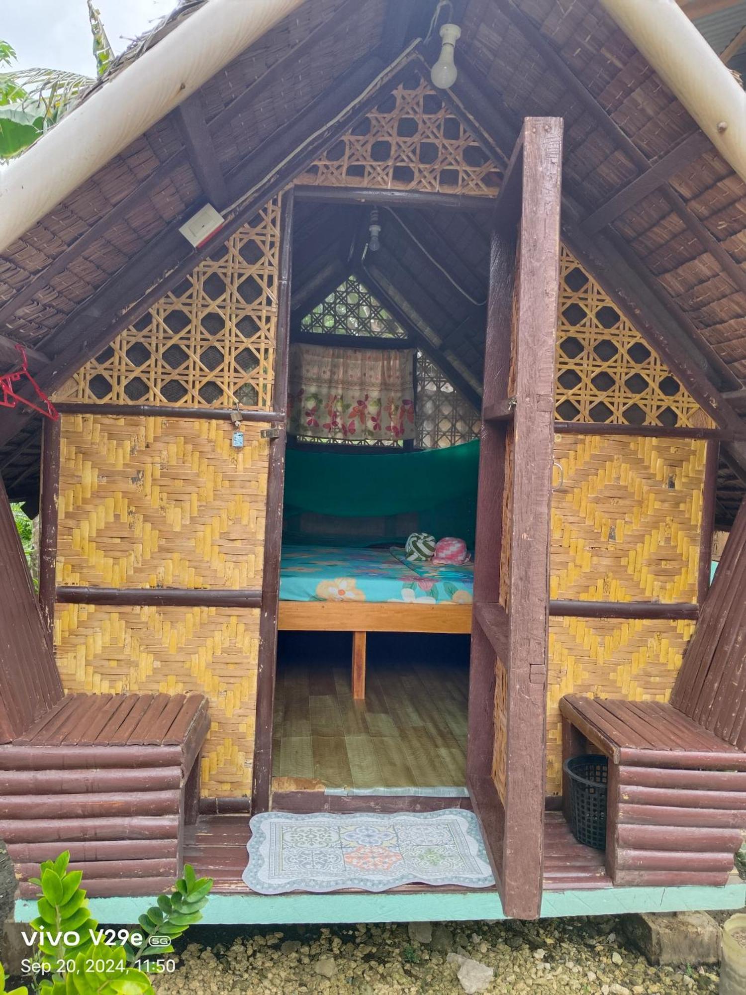 Lhoyjean Garden Hostel Batuan 外观 照片