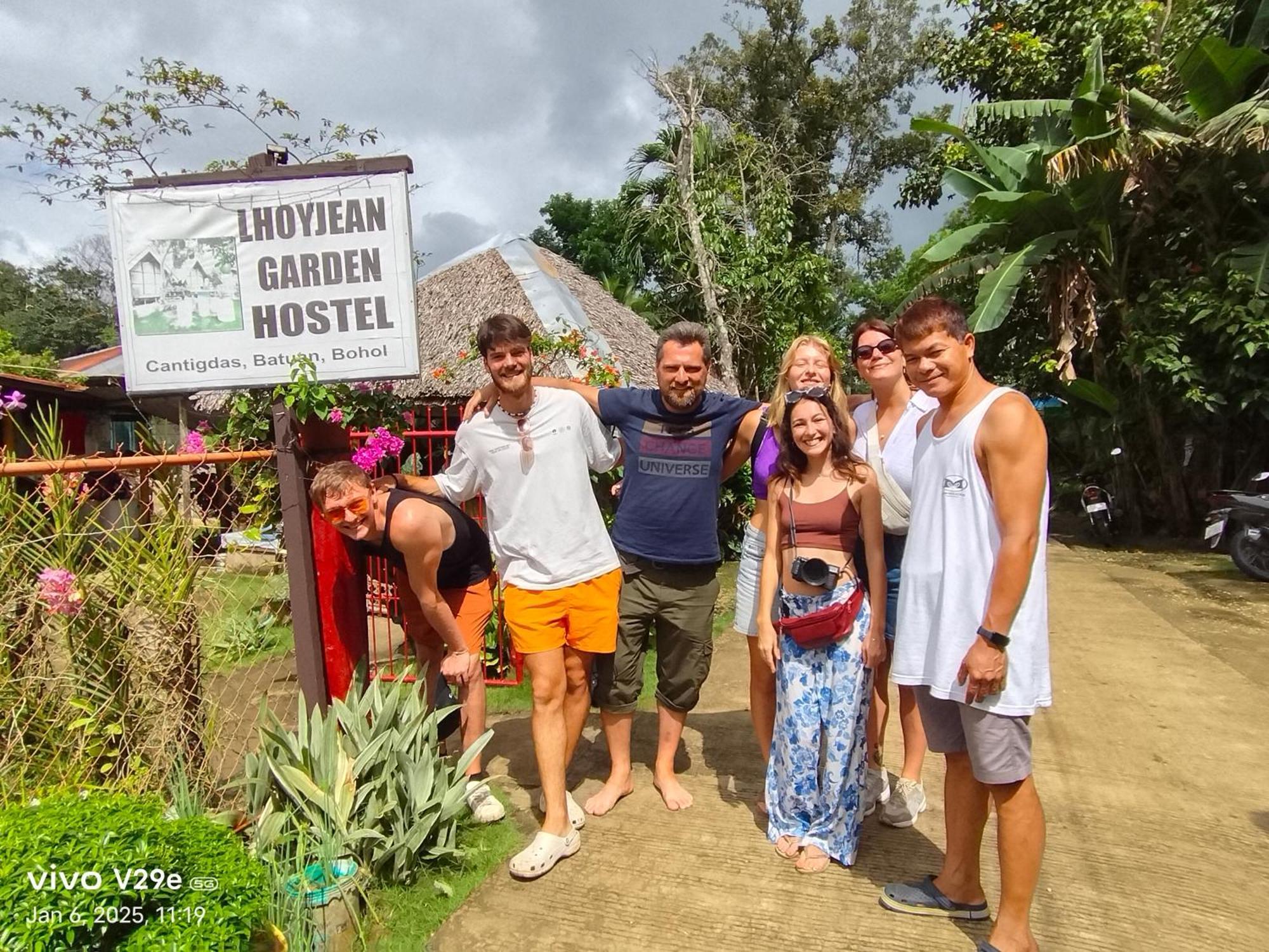 Lhoyjean Garden Hostel Batuan 外观 照片
