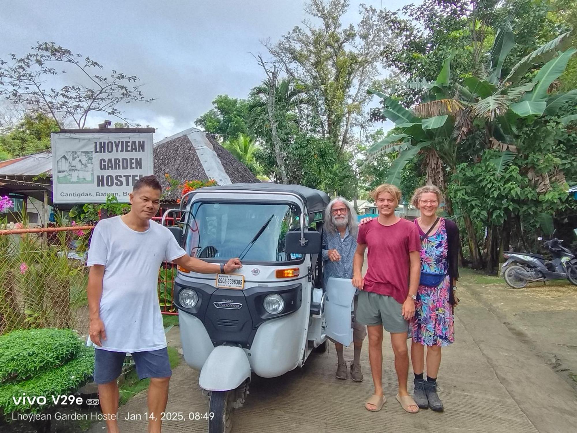 Lhoyjean Garden Hostel Batuan 外观 照片