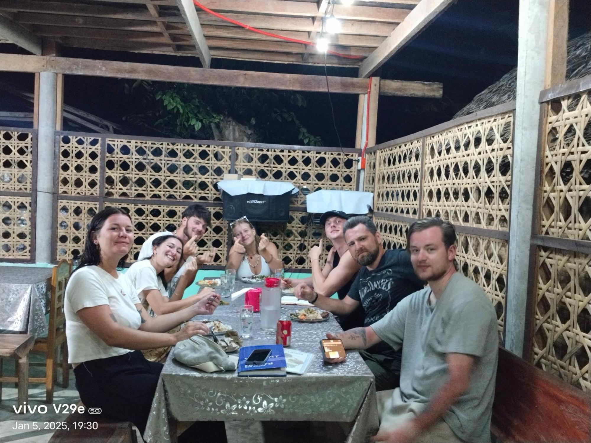 Lhoyjean Garden Hostel Batuan 外观 照片